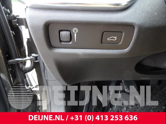 Volvo V60 II 2.0 B3 16V Mild Hybrid Sloopvoertuig (2022, Grijs)