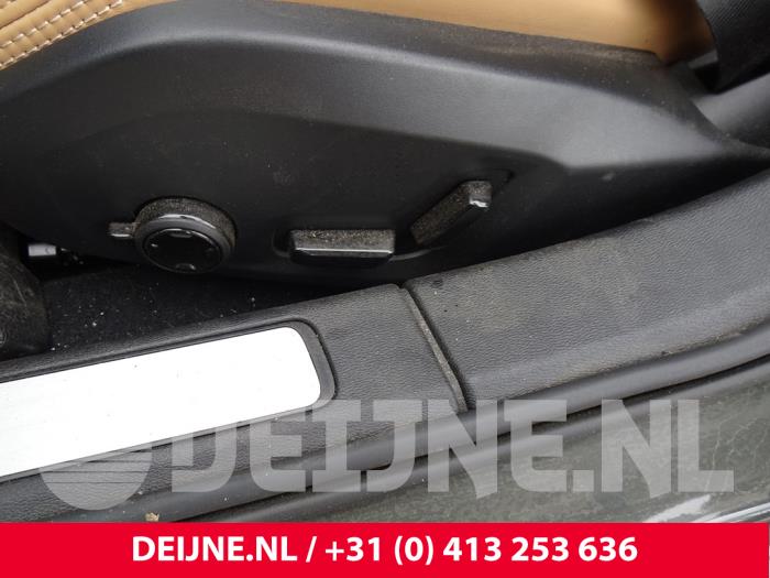 Volvo V60 II 2.0 B3 16V Mild Hybrid Sloopvoertuig (2022, Grijs)