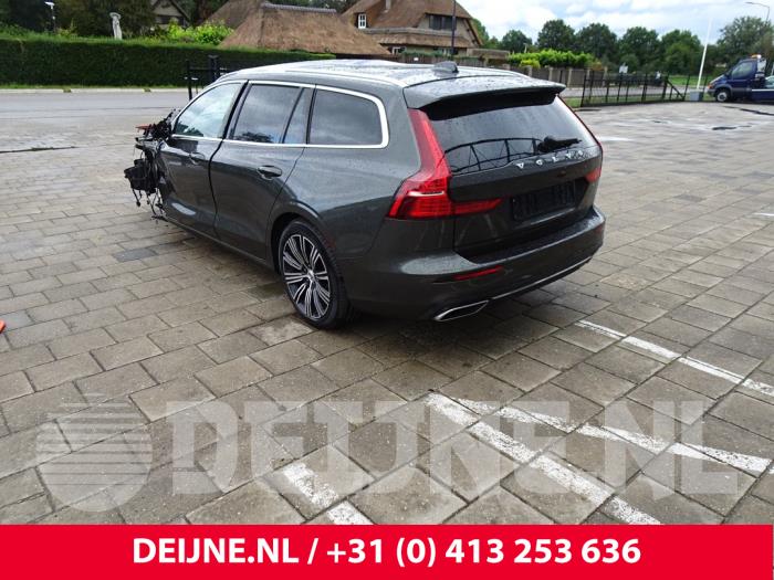 Volvo V60 II 2.0 B3 16V Mild Hybrid Sloopvoertuig (2022, Grijs)