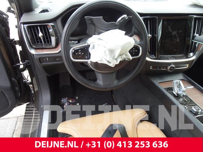 Volvo V60 II 2.0 B3 16V Mild Hybrid Sloopvoertuig (2022, Grijs)