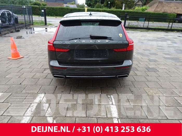 Volvo V60 II 2.0 B3 16V Mild Hybrid Sloopvoertuig (2022, Grijs)