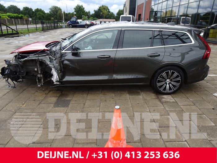 Volvo V60 II 2.0 B3 16V Mild Hybrid Sloopvoertuig (2022, Grijs)