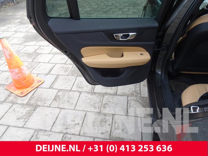 Volvo V60 II 2.0 B3 16V Mild Hybrid Sloopvoertuig (2022, Grijs)