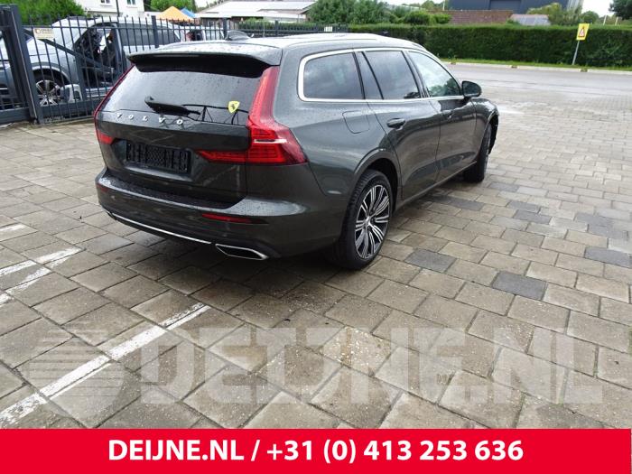 Volvo V60 II 2.0 B3 16V Mild Hybrid Sloopvoertuig (2022, Grijs)