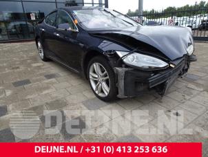 Tesla Model S 12-