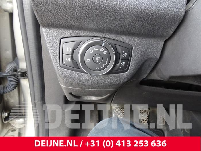 Ford Transit courier 14- Sloopvoertuig (2015, Zilvergrijs)