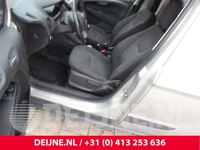 Ford Transit courier 14- Sloopvoertuig (2015, Zilvergrijs)