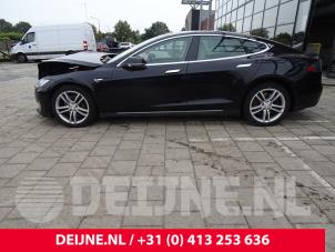 Tesla Model S 12-