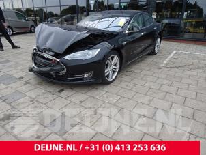 Tesla Model S 12-