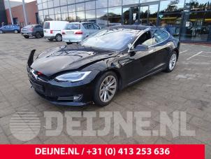 Tesla Model S 12-