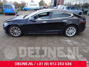 Tesla Model S 12-