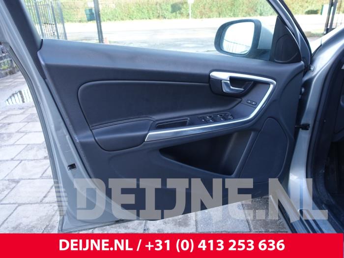 Volvo V60 I 2.0 D3 20V Sloopvoertuig (2014, Metallic, Zilver)