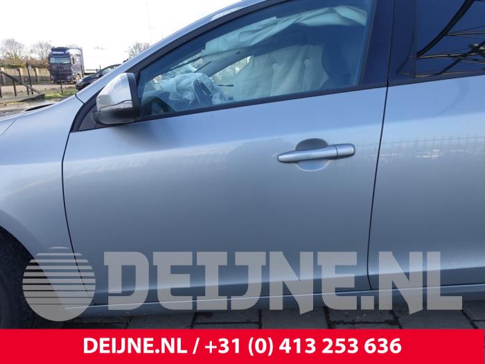 Volvo V60 I 2.0 D3 20V Sloopvoertuig (2014, Metallic, Zilver)