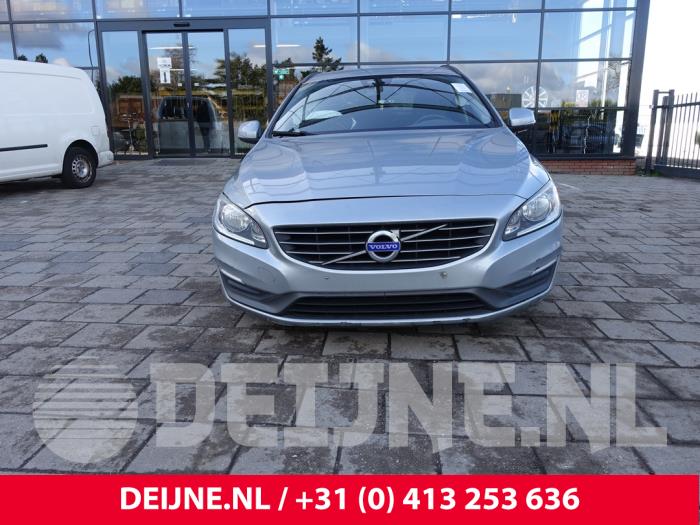 Volvo V60 I 2.0 D3 20V Sloopvoertuig (2014, Metallic, Zilver)