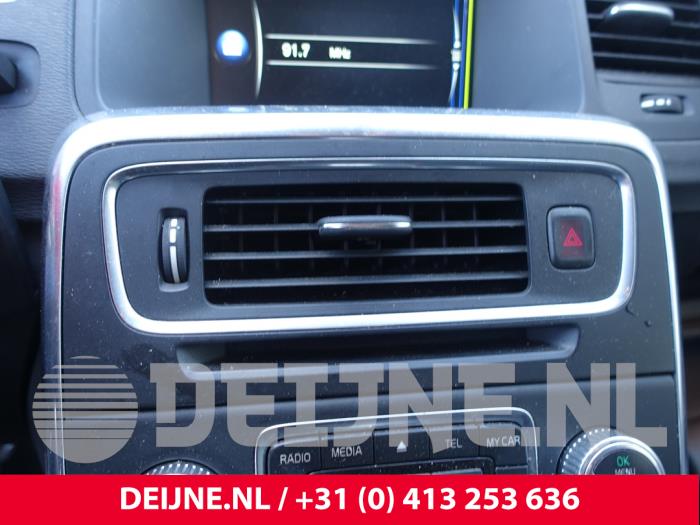 Volvo V60 I 2.0 D3 20V Sloopvoertuig (2014, Metallic, Zilver)