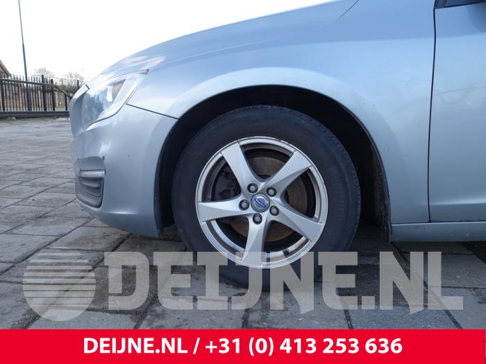 Volvo V60 I 2.0 D3 20V Sloopvoertuig (2014, Metallic, Zilver)