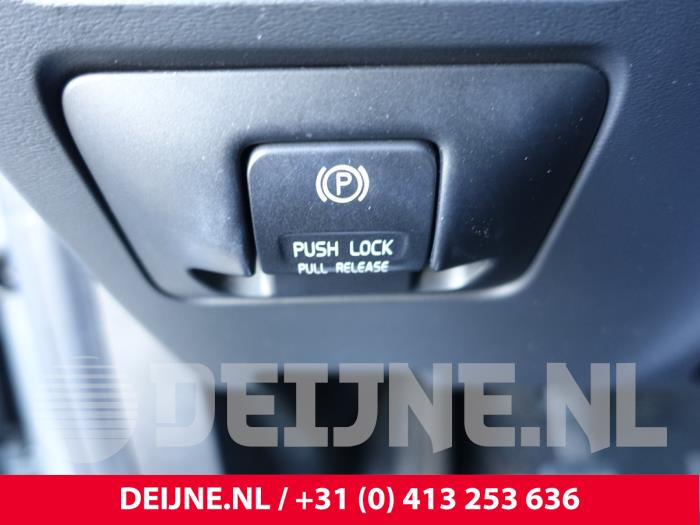 Volvo V60 I 2.0 D3 20V Sloopvoertuig (2014, Metallic, Zilver)