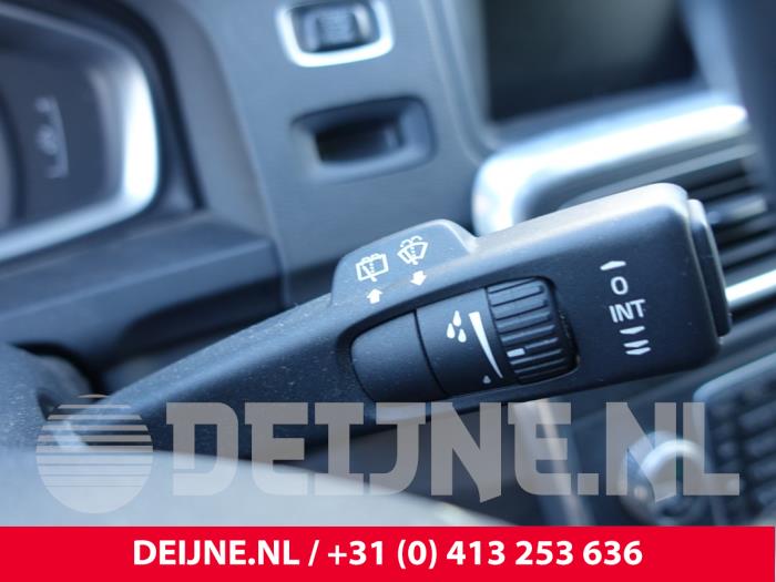 Volvo V60 I 2.0 D3 20V Sloopvoertuig (2014, Metallic, Zilver)