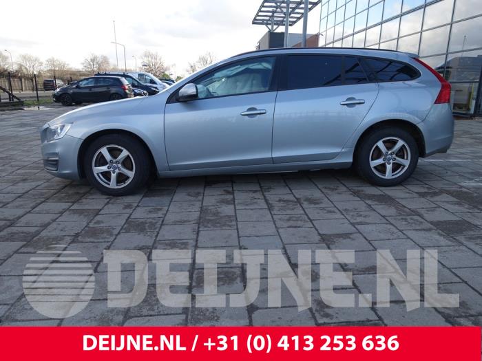 Volvo V60 I 2.0 D3 20V Sloopvoertuig (2014, Metallic, Zilver)