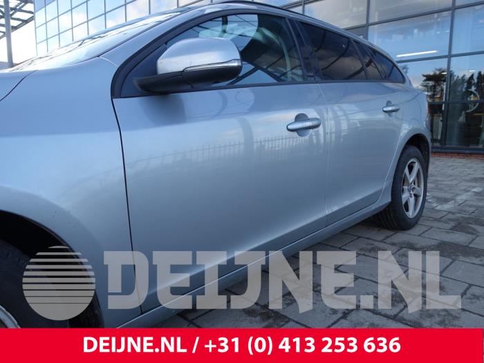 Volvo V60 I 2.0 D3 20V Sloopvoertuig (2014, Metallic, Zilver)