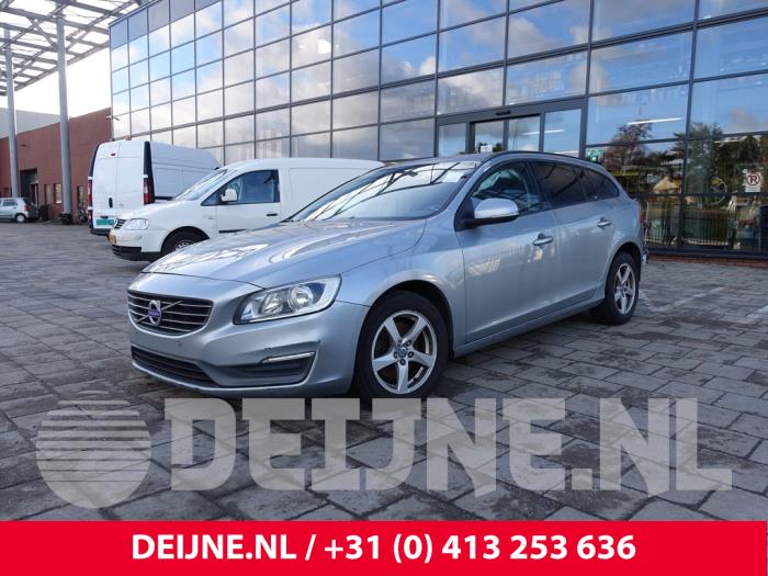 Volvo V60 I 2.0 D3 20V Sloopvoertuig (2014, Metallic, Zilver)