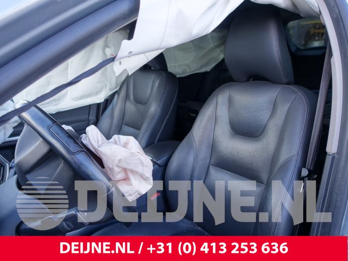 Volvo V60 I 2.0 D3 20V Sloopvoertuig (2014, Metallic, Zilver)