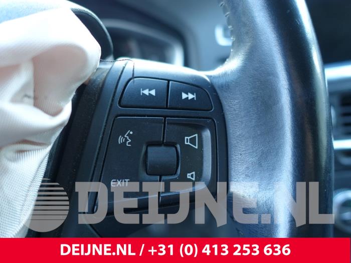 Volvo V60 I 2.0 D3 20V Sloopvoertuig (2014, Metallic, Zilver)