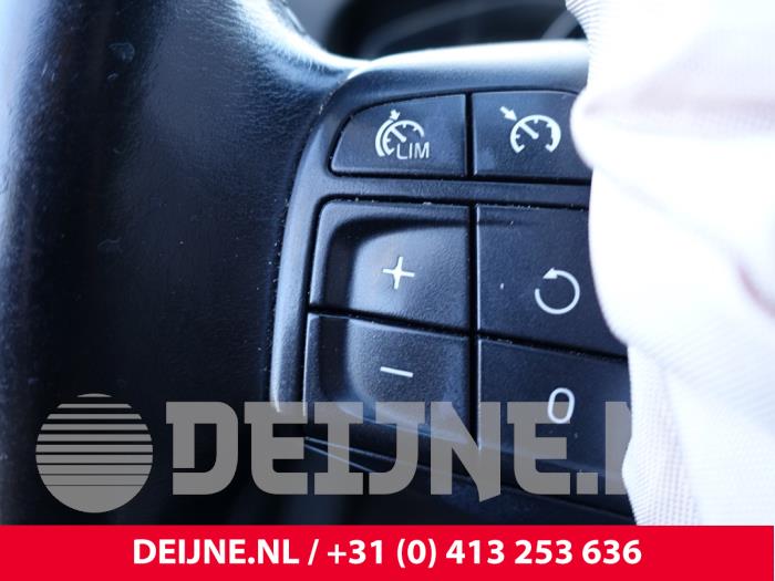 Volvo V60 I 2.0 D3 20V Sloopvoertuig (2014, Metallic, Zilver)