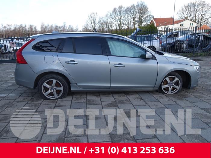 Volvo V60 I 2.0 D3 20V Sloopvoertuig (2014, Metallic, Zilver)