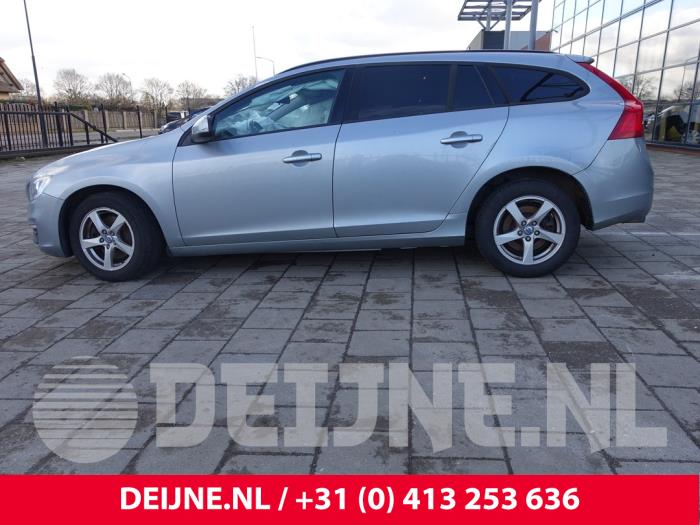 Volvo V60 I 2.0 D3 20V Sloopvoertuig (2014, Metallic, Zilver)