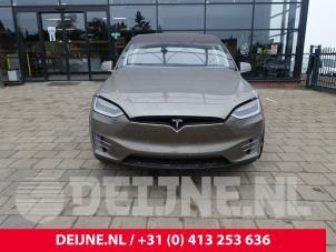 Tesla Model X 13-