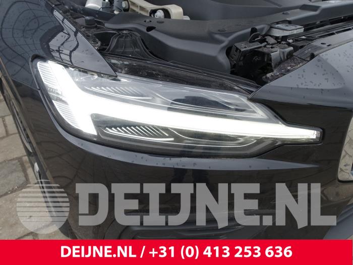 Volvo V60 II 2.0 D3 16V Sloopvoertuig (2019, Metallic, Zwart)