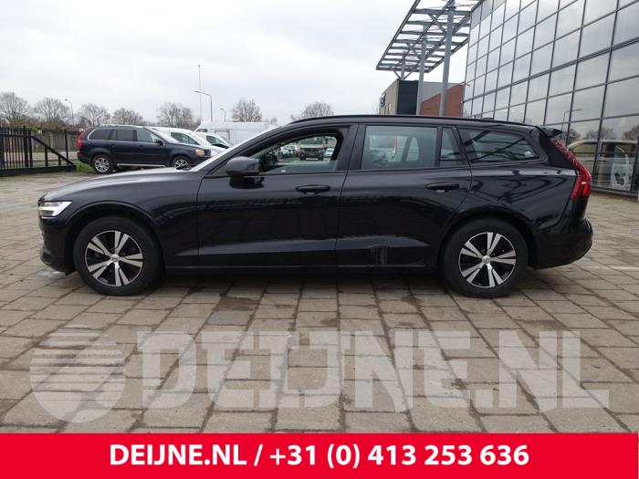 Volvo V60 II 2.0 D3 16V Sloopvoertuig (2019, Metallic, Zwart)