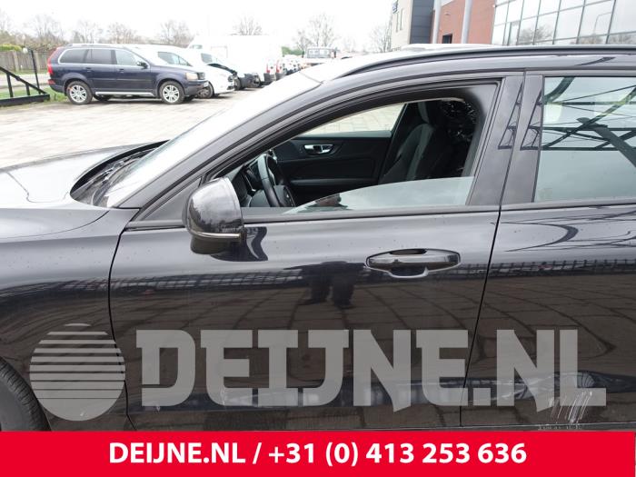 Volvo V60 II 2.0 D3 16V Sloopvoertuig (2019, Metallic, Zwart)