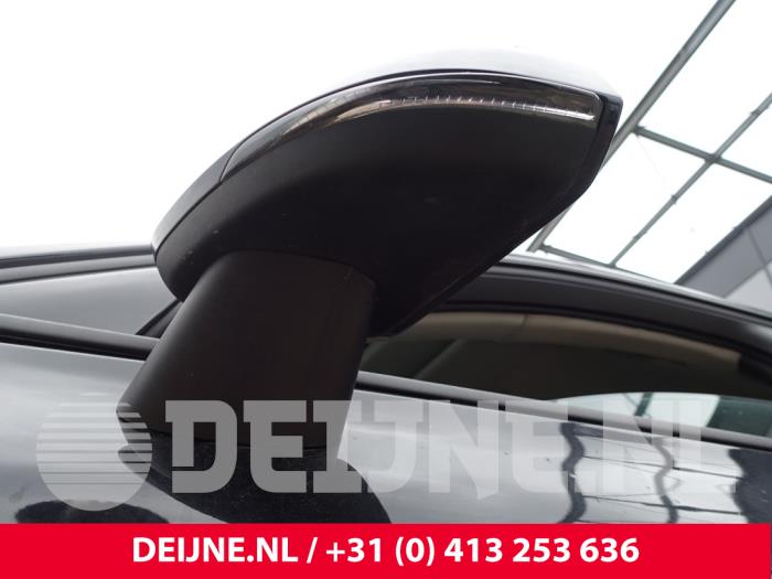 Volvo V60 II 2.0 D3 16V Sloopvoertuig (2019, Metallic, Zwart)