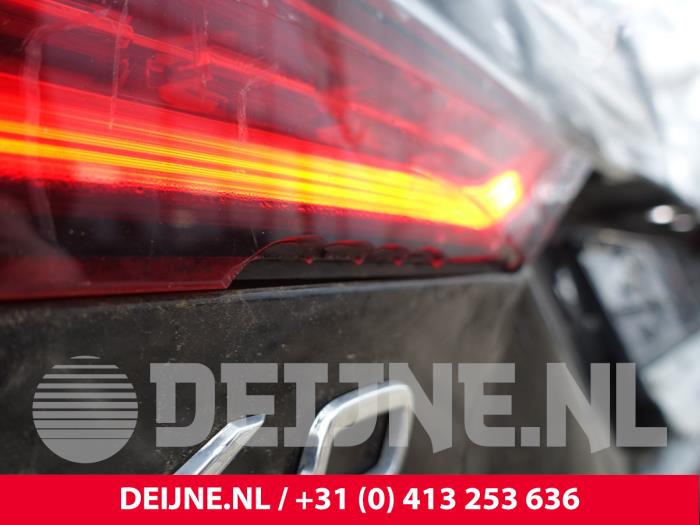 Volvo V60 II 2.0 D3 16V Sloopvoertuig (2019, Metallic, Zwart)