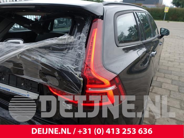 Volvo V60 II 2.0 D3 16V Sloopvoertuig (2019, Metallic, Zwart)