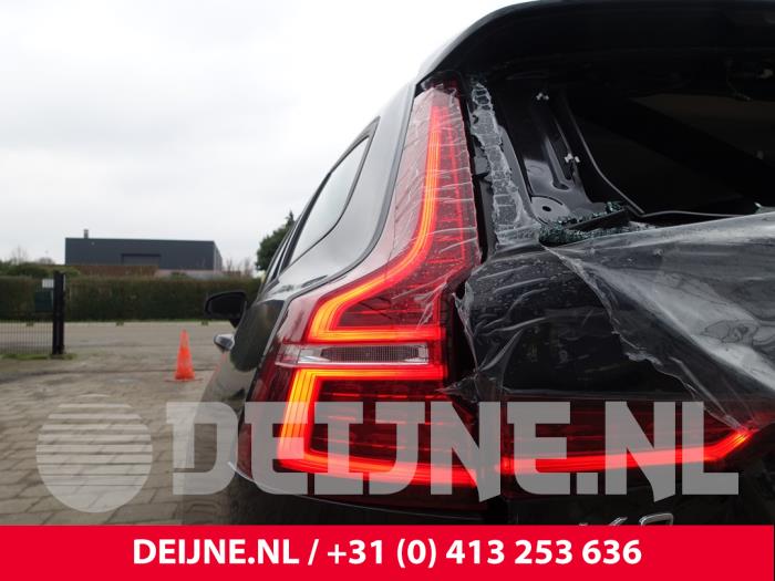 Volvo V60 II 2.0 D3 16V Sloopvoertuig (2019, Metallic, Zwart)