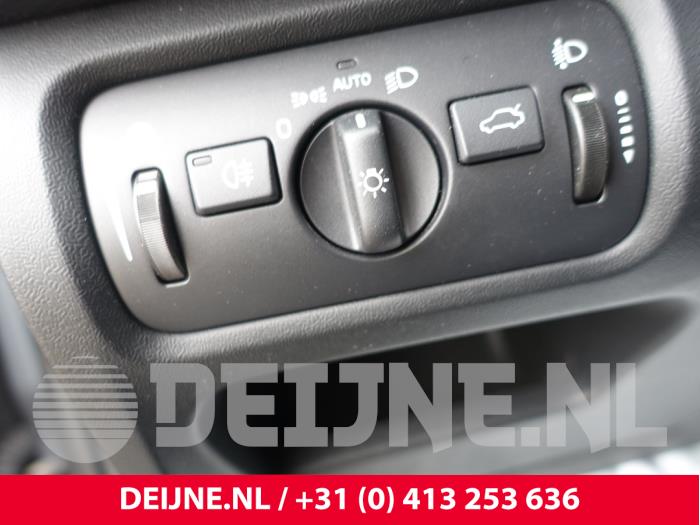 Volvo V40 1.6 D2 Sloopvoertuig (2015, Grijs)