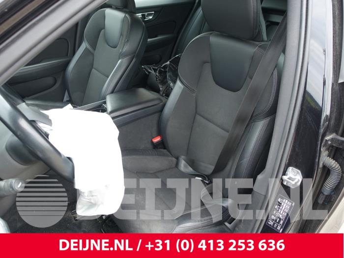 Volvo V60 II 2.0 D3 16V Sloopvoertuig (2020, Zwart)