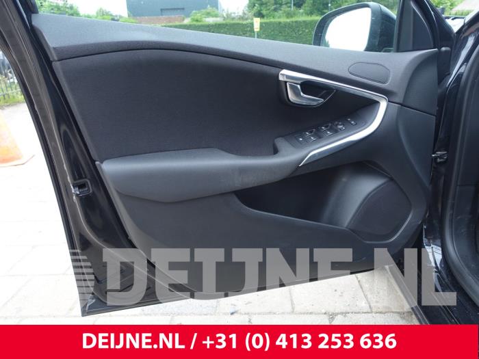 Volvo V40 1.6 D2 Sloopvoertuig (2013, Zwart)