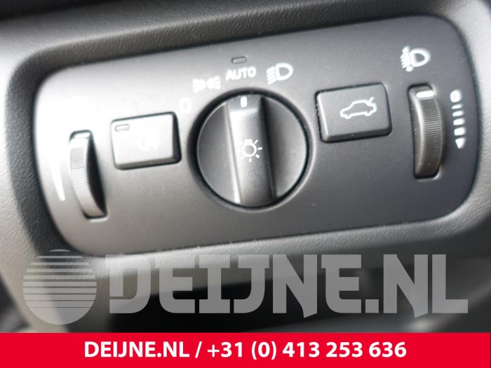 Volvo V40 1.6 D2 Sloopvoertuig (2013, Zwart)