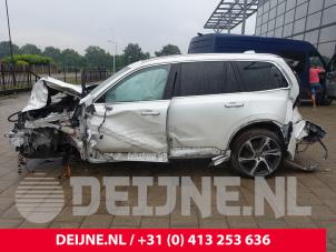 Volvo XC90 16-