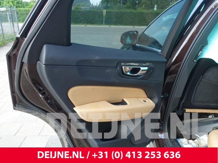 Volvo XC60 II 2.0 T8 16V Recharge, Twin Engine AWD Sloopvoertuig (2018, Bruin)