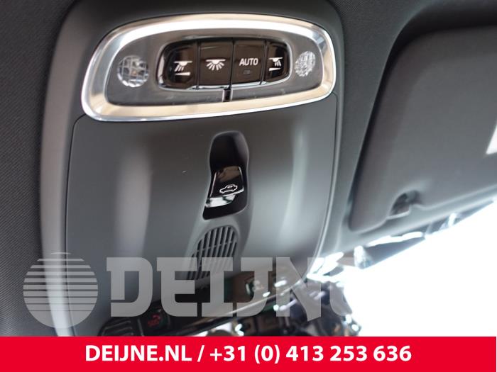 Volvo XC60 II 2.0 T8 16V Recharge, Twin Engine AWD Sloopvoertuig (2018, Bruin)