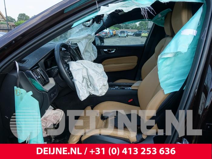 Volvo XC60 II 2.0 T8 16V Recharge, Twin Engine AWD Sloopvoertuig (2018, Bruin)