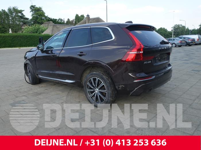 Volvo XC60 II 2.0 T8 16V Recharge, Twin Engine AWD Sloopvoertuig (2018, Bruin)