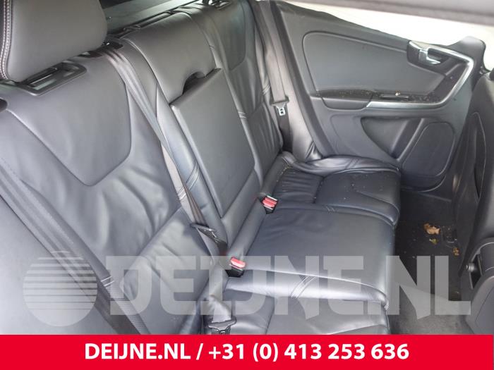 Volvo V60 I 2.4 D6 20V AWD Twin Engine Plug-in Hybrid Sloopvoertuig (2015, Zwart)