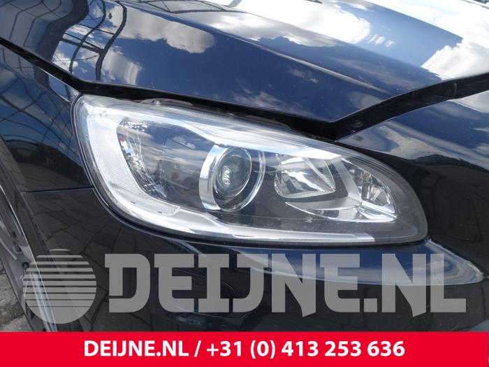 Volvo V60 I 2.4 D6 20V AWD Twin Engine Plug-in Hybrid Sloopvoertuig (2015, Zwart)