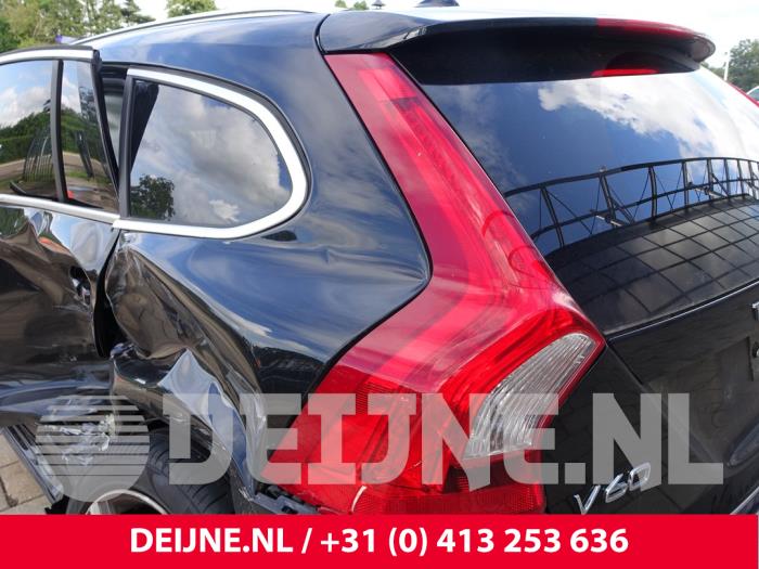 Volvo V60 I 2.4 D6 20V AWD Twin Engine Plug-in Hybrid Sloopvoertuig (2015, Zwart)